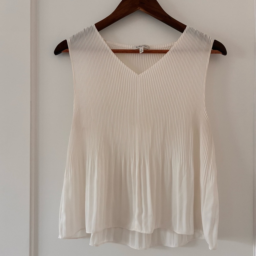 Aritzia Babaton White Pleated V-Neck Sleeveless Camisole